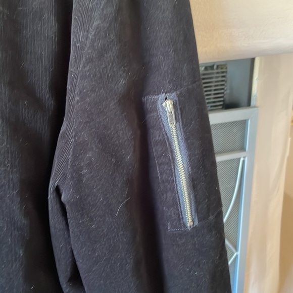 Threads for Thoughts jacket. - Picture 3 of 5